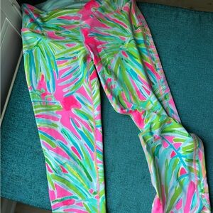 Lilly Pulitzer below knee work out leggings. luxetic.